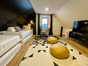 3 Schlafzimmer, Schreibtisch, Bügeleisen/Bügelbrett, kostenloses WLAN