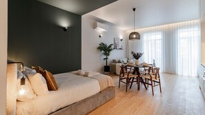 Ferros/tábuas de passar roupa, Wi-Fi de cortesia, roupa de cama