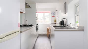 Cookware/dishes/utensils