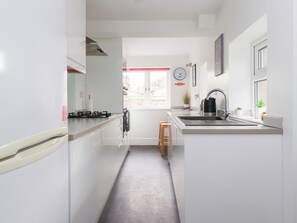 Cookware/dishes/utensils - 3 Glendowne Terrace (Harrogate)