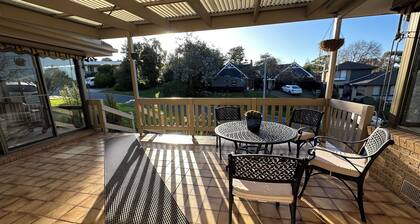 Hill top view house, high speed wifi, Netflix & Prime Video