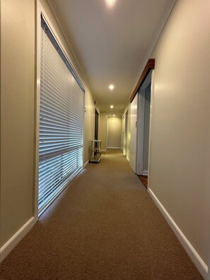 Interior - Hill top view house, high speed wifi, Netflix & Prime Video (Sunbury)