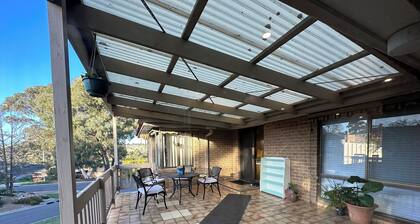 Hill top view house, high speed wifi, Netflix & Prime Video