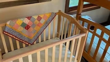 4 bedrooms, in-room safe, desk, iron/ironing board