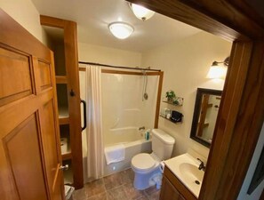 Shower, hair dryer, towels, soap - 4-bedroom vacation home. On Crystal clear Hagerman Lake, Ottawa National Forest (Iron River)