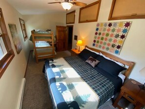 4 bedrooms, in-room safe, desk, iron/ironing board