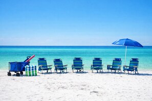 Beach nearby, sun-loungers - Walk to Beach! Pool, Shuttle, 2 Kings–Kid Friendly (Destin)