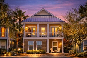 Exterior - Walk to Beach! Pool, Shuttle, 2 Kings–Kid Friendly (Destin)