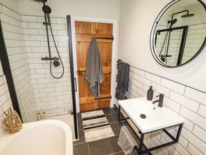 Shower - Glan William (Dolwyddelan)