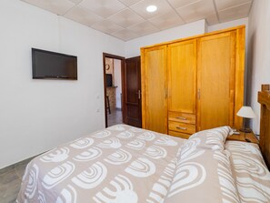 Iron/ironing board, free WiFi, bed sheets