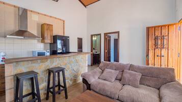 Televisión, futbolito y tenis de mesa