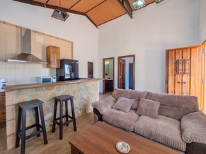 Televisión, futbolito y tenis de mesa
