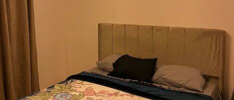 1 habitación, wifi y ropa de cama