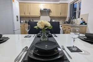 Fridge, microwave, oven, stovetop - CLARITURF - 4 Bed House-Stadia,Parks,Canal & Sites-SkyN'flix (Burnley)