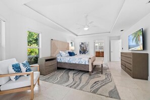 3 Schlafzimmer, Schreibtisch, Bügeleisen/Bügelbrett, Reisekinderbett