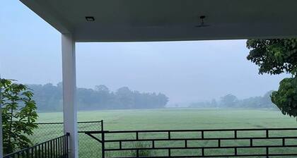 Nestled into a quiet comfy paradise!
Just 12km from Katunayake Intl. Airport.