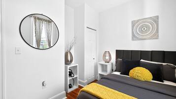 3 bedrooms, desk, iron/ironing board, travel crib