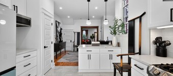 The Hearth! On site parking! Minutes to restaurants, groceries and nightlife.