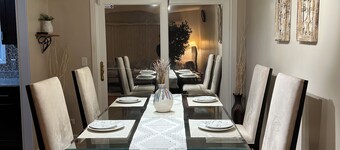 LUXE 3 BR, 2 BA + Hot Tub