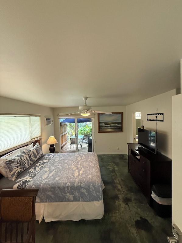 1 habitación, caja de seguridad en la habitación y escritorio