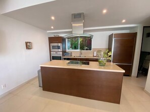 Microwave, oven, dishwasher, blender - 115B - 1BR/1 Bath at Seaspray Condos on Okaloosa Island, Fort Walton Beach, Fl (Puerto Vallarta)