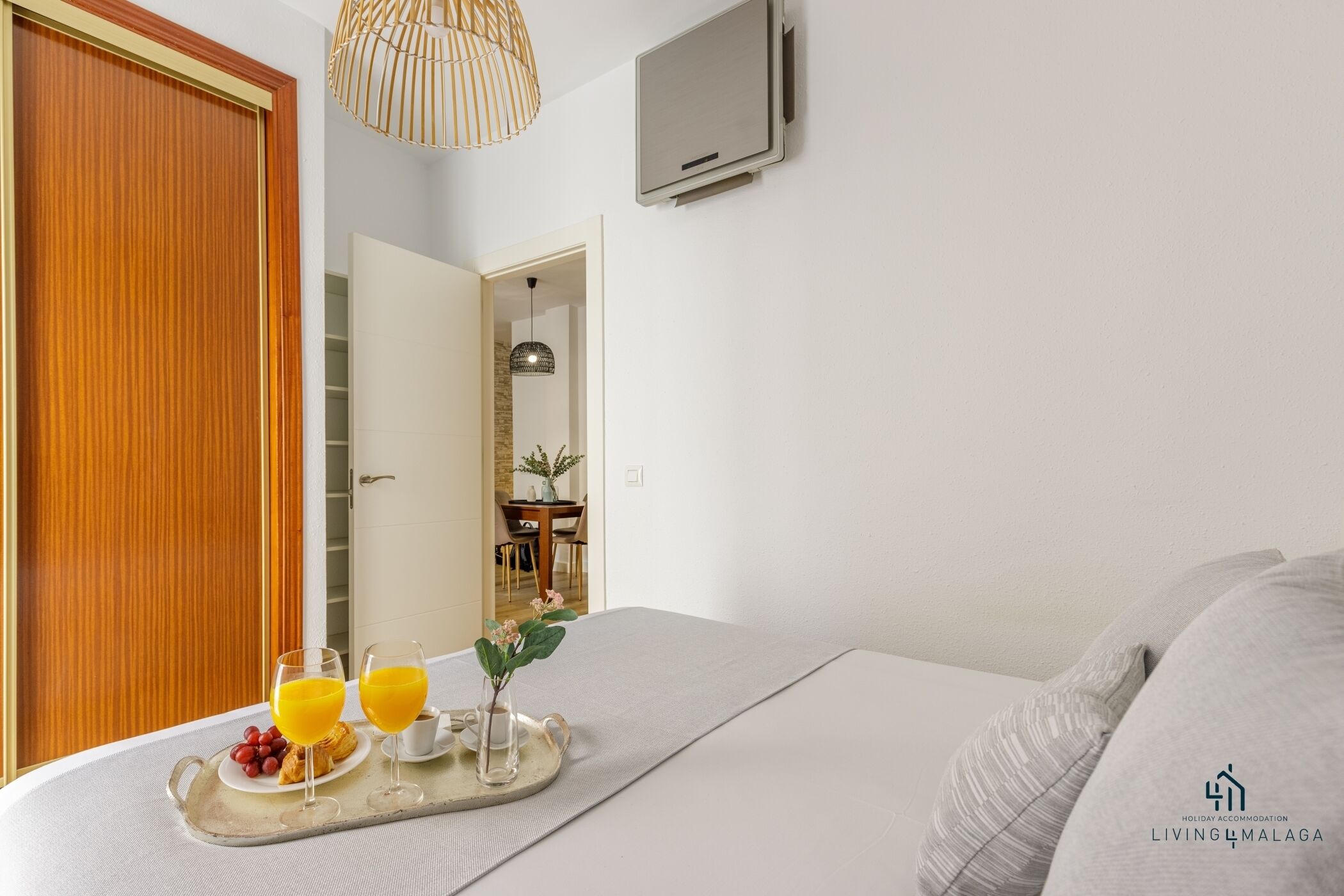 3 slaapkamers, een strijkplank/strijkijzer, internet, beddengoed