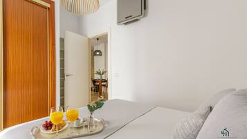 3 slaapkamers, een strijkplank/strijkijzer, internet, beddengoed