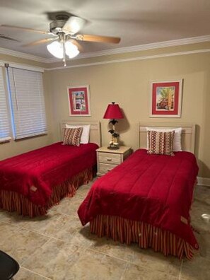 2 bedrooms, iron/ironing board, free WiFi, bed sheets - 1 BLOCK TO BEACH & TO MAIN ST.  POOL, HOT TUB, ELEVATOR & GOLFCART AVAILABLE! (North Myrtle Beach)