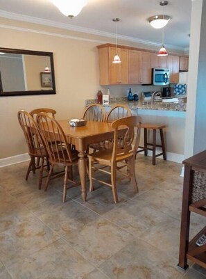 Dining - 1 BLOCK TO BEACH & TO MAIN ST.  POOL, HOT TUB, ELEVATOR & GOLFCART AVAILABLE! (North Myrtle Beach)