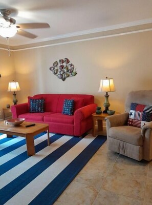 TV, books - 1 BLOCK TO BEACH & TO MAIN ST.  POOL, HOT TUB, ELEVATOR & GOLFCART AVAILABLE! (North Myrtle Beach)