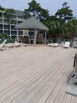 Terrace/patio - 1 BLOCK TO BEACH & TO MAIN ST.  POOL, HOT TUB, ELEVATOR & GOLFCART AVAILABLE! (North Myrtle Beach)