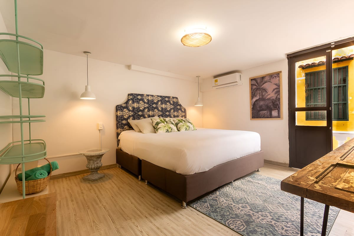 Al Alma Apart Suite 1, Includes Brunch | In-room safe, blackout drapes, WiFi (free), individually decorated
