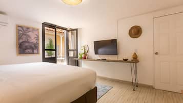 Al Alma Apart Suite 1, Includes Brunch | In-room safe, individually decorated, individually furnished