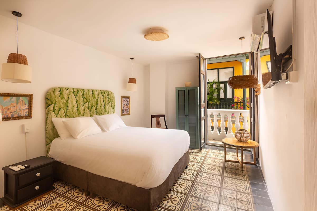 Al Alma Apart Suite 2, Includes Brunch | In-room safe, blackout drapes, WiFi (free), individually decorated