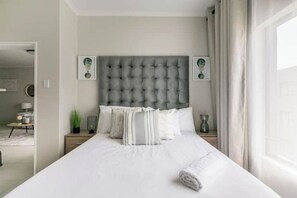 2 bedrooms, WiFi - Modern and Perfect Apartment For Stays. UPS Avail (Midrand)