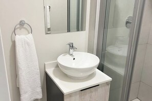 Bathroom - Modern and Perfect Apartment For Stays. UPS Avail (Midrand)
