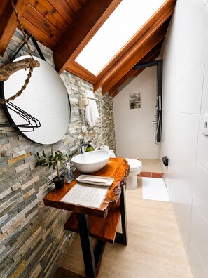 Towels, soap, shampoo, toilet paper - HOTEL CASA MADERO (Envigado)