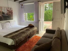 Deluxe Double or Twin Room | Free WiFi, bed sheets