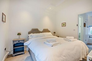2 bedrooms, travel cot, WiFi, bed sheets - Charming family friendly property in the Cotswolds  - The Haven (Chipping Norton)