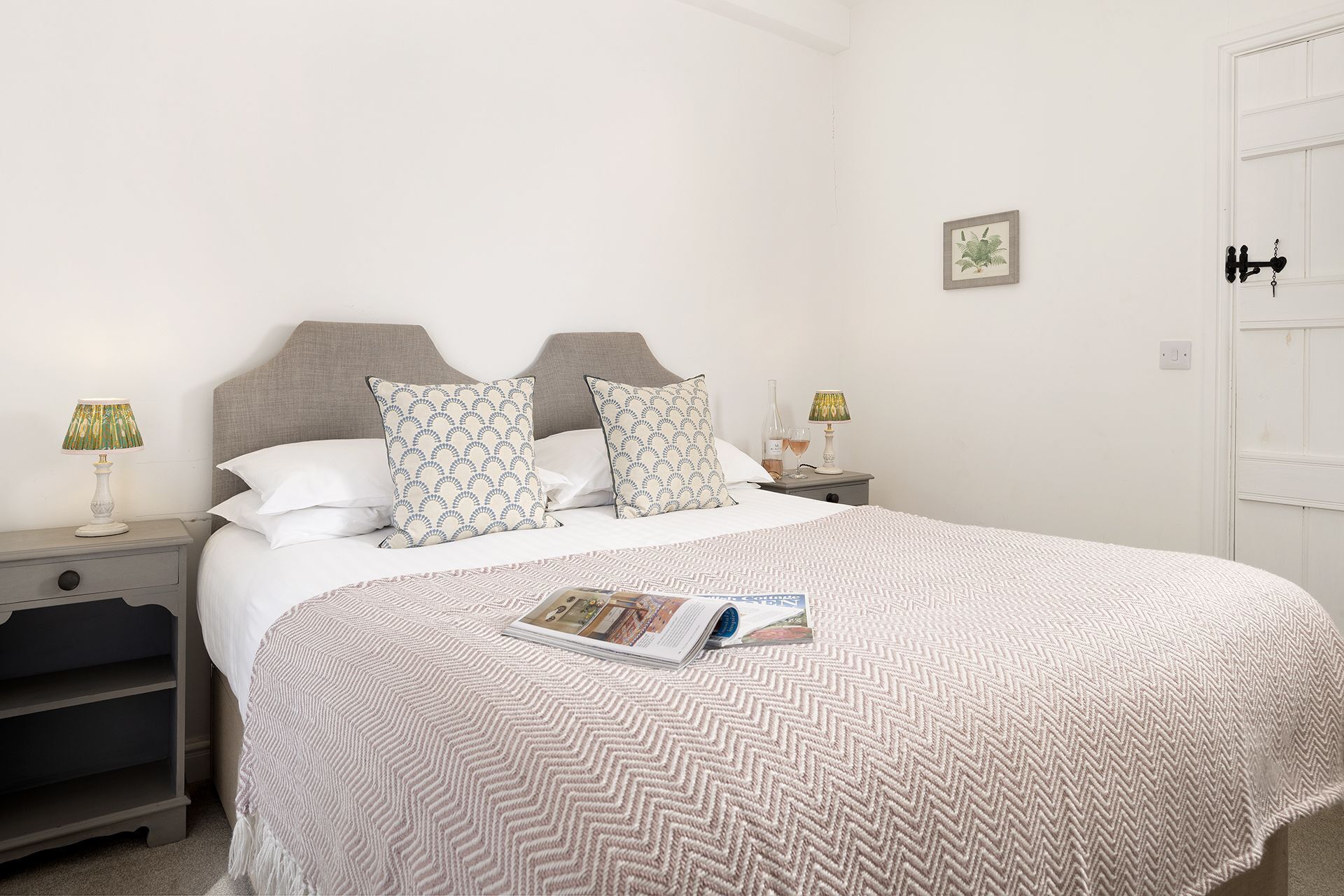 2 bedrooms, travel cot, WiFi, bed sheets