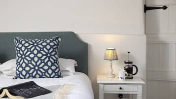 2 bedrooms, travel cot, WiFi, bed sheets