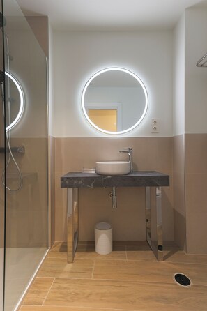 Premier Room | Bathroom - Dorinda Rooms  (Alicante)