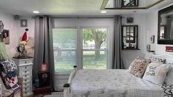 2 bedrooms, iron/ironing board, travel cot, WiFi
