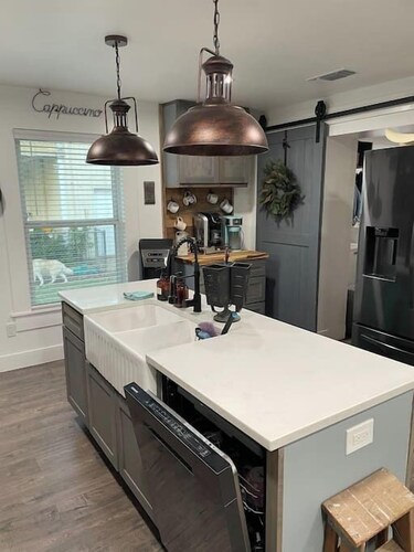 Graham Family and Pet Friendly 2 Br Farmhouse Christmas 365