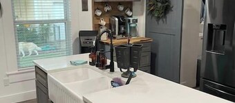 Graham Family and Pet Friendly 2 Br Farmhouse Christmas 365