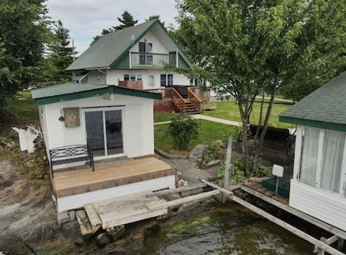 Beautiful lake house! ( pet friendly)