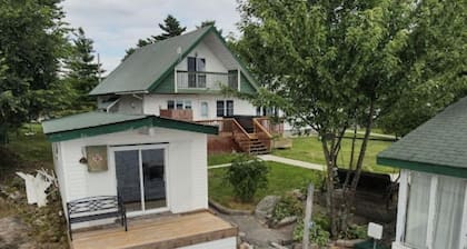 Beautiful lake house! ( pet friendly)