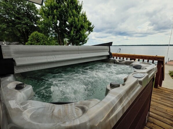 Bañera de hidromasaje al aire libre