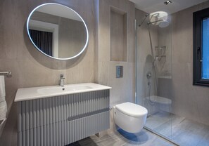 Hair dryer, bidet, towels, soap - Spacious 4BR Villa Perfect for Families & Friends (Muğla)