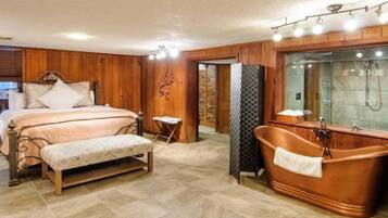 5 bedrooms, in-room safe, desk, WiFi
